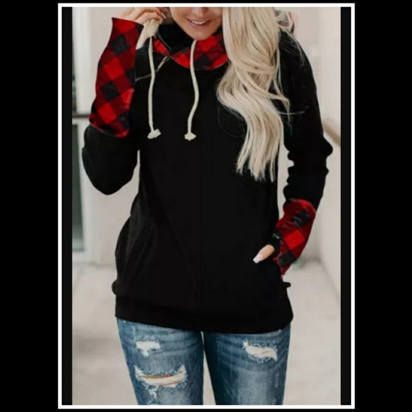 Tops - ‼️CLEARANCE PRICE FIRM‼️HP🎉 ❤🖤Red Plaid Thumb Hole Hoodie🖤❤